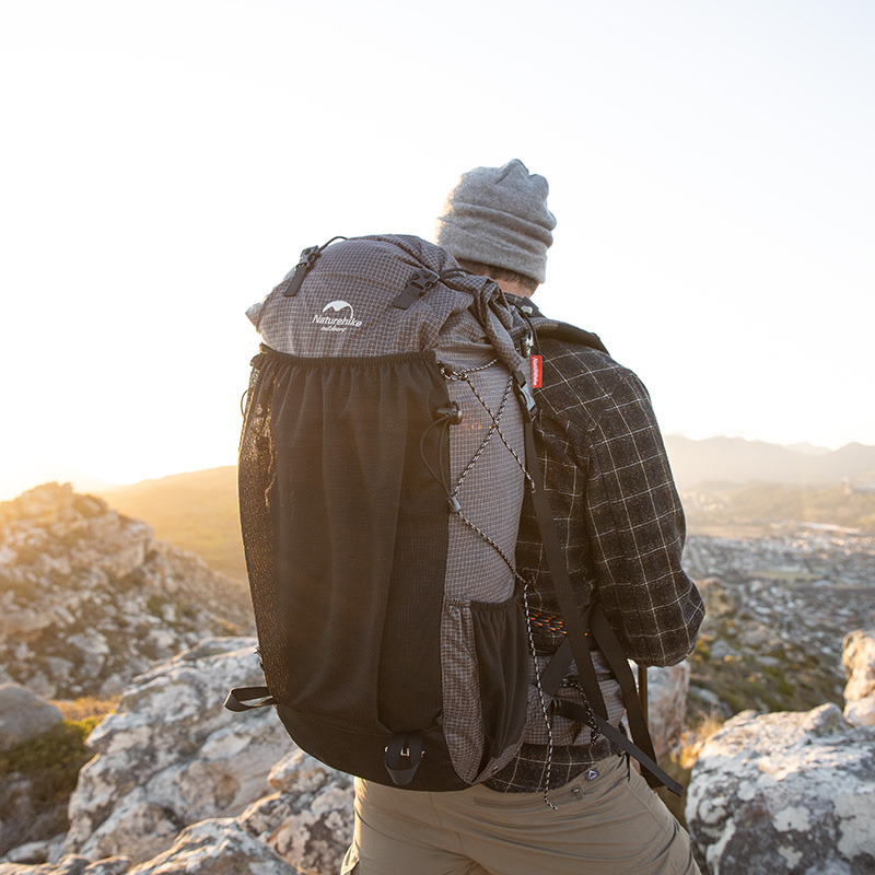 Naturehike Rock - ultraľahký trekový plecniak 60+5l Nylon 420D 1160g